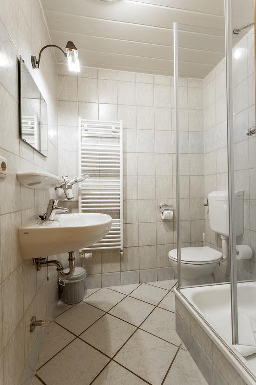 U-Nautic Restaurant & Pension Варен Номер фото