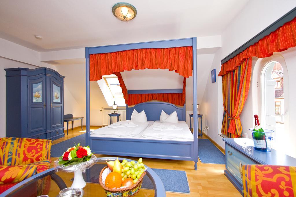 U-Nautic Restaurant & Pension Варен Экстерьер фото