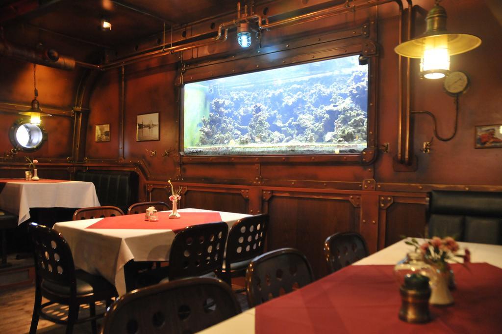 U-Nautic Restaurant & Pension Варен Экстерьер фото