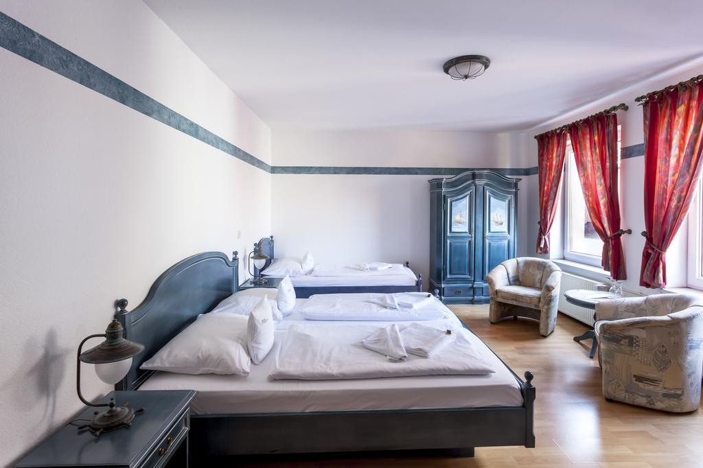 U-Nautic Restaurant & Pension Варен Экстерьер фото